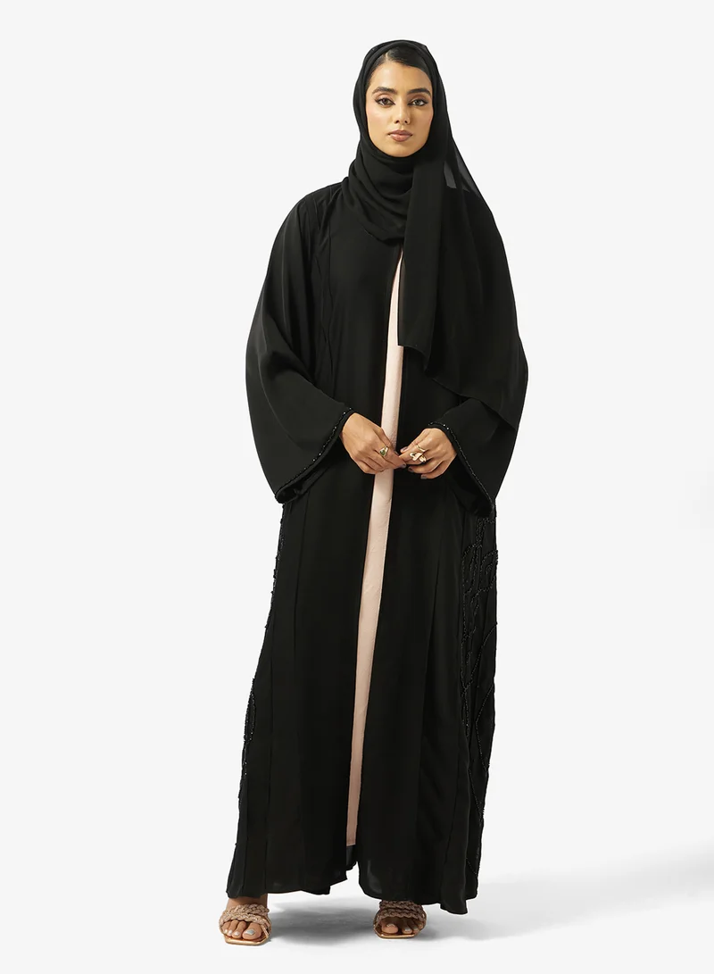 هيا كلوزيت عباية مفتوحة مزينة بالزهور بياقة على شكل